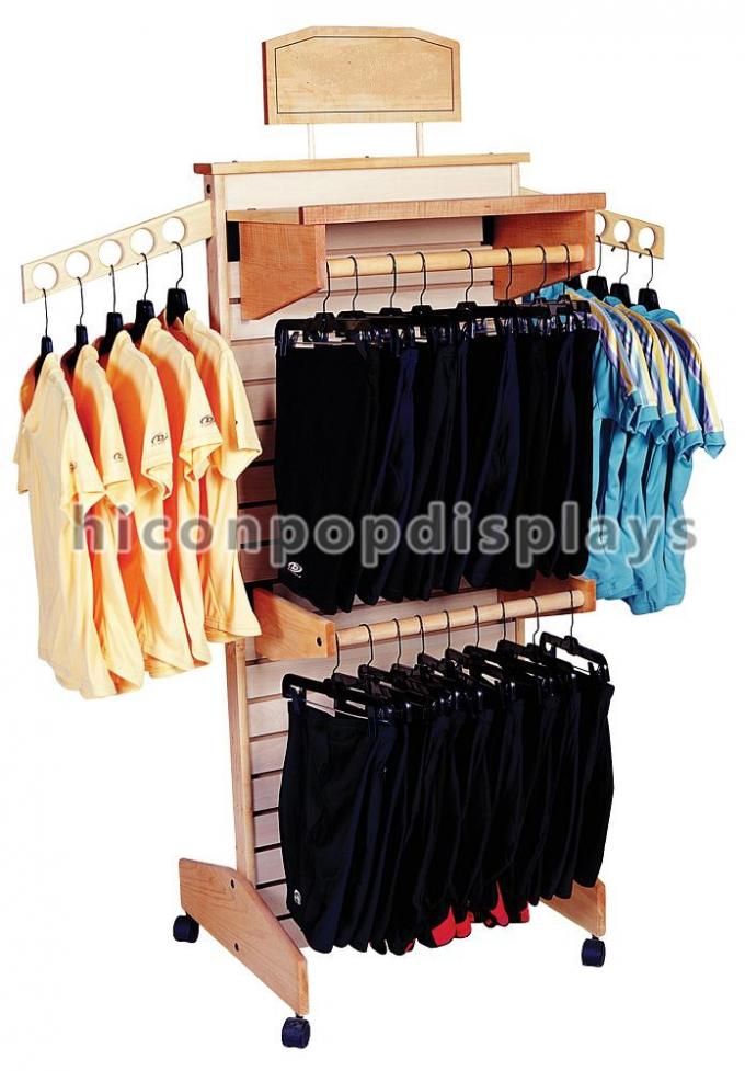 Los accesorios de madera de la tienda de ropa de la camiseta venden estantes de exhibición al por menor con los echadores