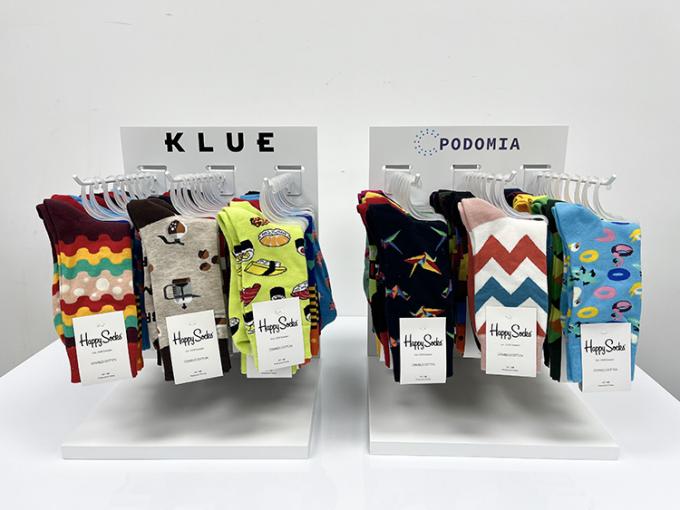 Tienda de calcetines colgantes personalizados de mesa de calcetines de exhibición de estanterías 3 pernos para la tienda