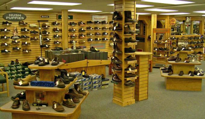 Exhibición de los zapatos del metal del soporte de exhibición de la tienda del calzado de la manera de los accesorios 4 de la tienda de ropa